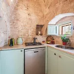 Alberobello-Trullo Mario With Pool, Pet Friendly