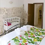 Trullo Olivia Con Piscina Riscaldata, Natura E Relax