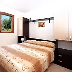 Ferienhaus Mit Garten Und Kinderschwimmbad