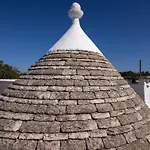 Villa With Trullo And Pool, Alberobello