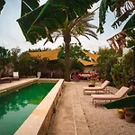 Suites Li Curti, Camere Con Piscina!