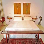 Suites Li Curti, Camere Con Piscina!