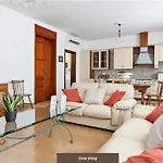 Villa Maroby - Garden & Parking