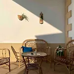 Single-Family Villa Just A Short Walk From The Sea