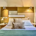 Santacroce Luxury Rooms