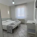 Camere A 50 M Dalla Spiaggia Sabbiosa E 200 M Dal Centro