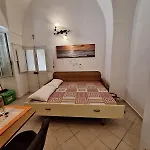 Affaccio Sul Vicolo