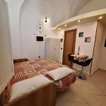 Affaccio Sul Vicolo