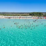 Il Girasole, Distante Solo 200 Mt. Reali Dal Mare