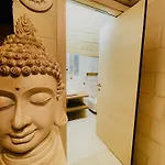 B&B Rival Room E Suite