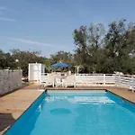 Trullo Quattro Carrini Con Piscina