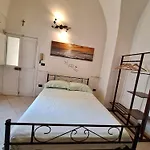 Affaccio Sul Vicolo