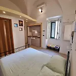 Affaccio Sul Vicolo