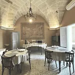 Palazzo De Carlo E Il Parco Dei 7 Pozzi