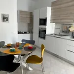 Fd Apartments - Zoe Prestigioso Appartamento Vicino Alla Stazione E Al Centro