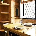 Artist'S Suite Apartments