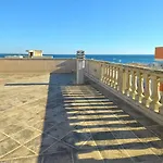 Leo Apartments
