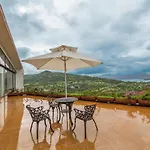 Stayvista'S Glass House - Villa With Scenic Lawn And Mountain Views