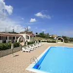 B&B Hibiscus