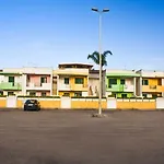 Con Piscina E Garage A 300 M Da Spiaggia E Centro