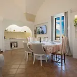 Rossella House