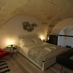 Benny Houses E Suite