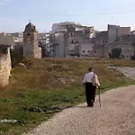 Da Noi. Nella Citta Dell'Acqua E Della Pietra.