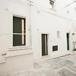 Scirocco Apartment With Terrace By Wonderful Italy