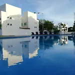 Ma'Alob Kuxtal, Playa Del Carmen
