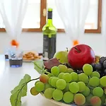 Central Apartment With Wi-Fi, Air Conditioning And Courtyard; Pets Allowed