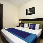 Oyo 9982 Shahz Lounge